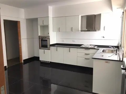 Departamento 4 ambientes al frente c/cochera Venta Flores Norte  Dueño Directo