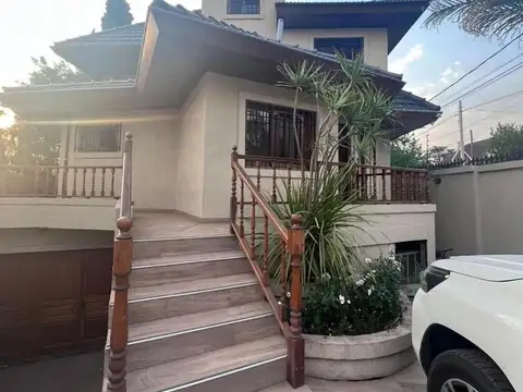 Casa 5 ambientes con 5 baños