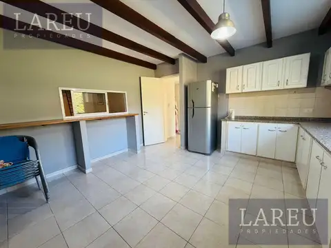 Casa 5 ambientes con 3 baños