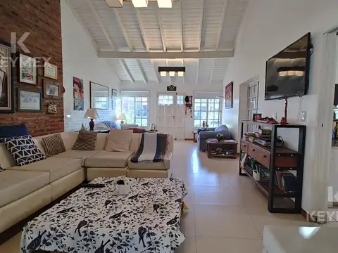 Casa 5 ambientes con 3 baños