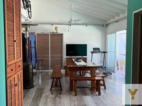 Casa 4 ambientes con 2 baños