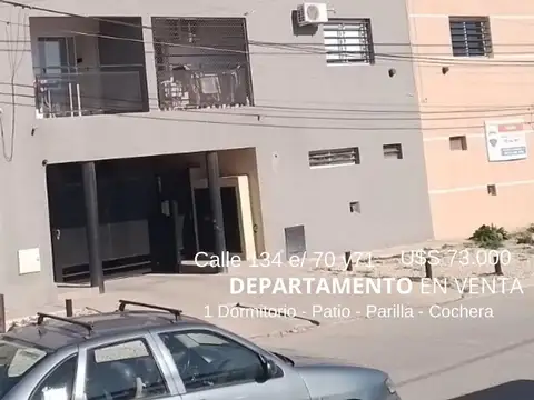 Departamento en Los Hornos 1 Dormitorio, Patio y Cochera.