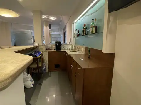 Hotel con 43 habitaciones - Excelente zona comercial