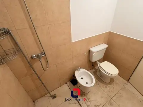Casa en Alquiler con 4 cocheras