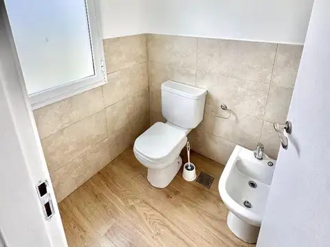 Casa en Alquiler con 7 cocheras