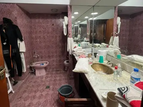 Departamento 8 ambientes con 3 baños