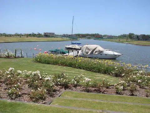 Terreno en Venta en Albanueva, USD 380.000