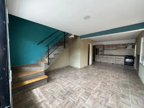 Depto Tipo Casa en Alquiler con 1 cocheras