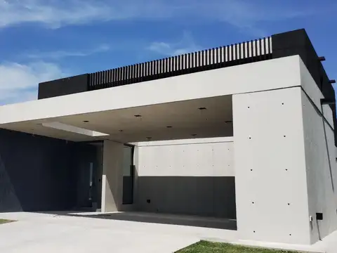 Casa 9 ambientes con 4 baños