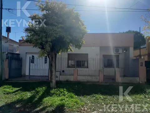 Casa en  Venta,2 dormitorios, parque. Manuel Gonnet, La Plata