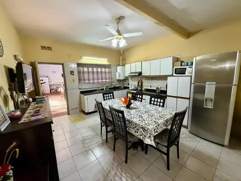 Casa 5 ambientes con 2 baños