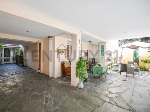 Casa 5 ambientes con 4 baños