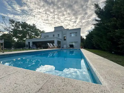 Alquiler Casa LA CESARINA lote interno