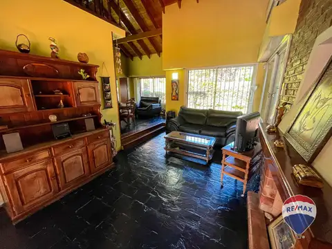 Casa 5 ambientes con 2 baños