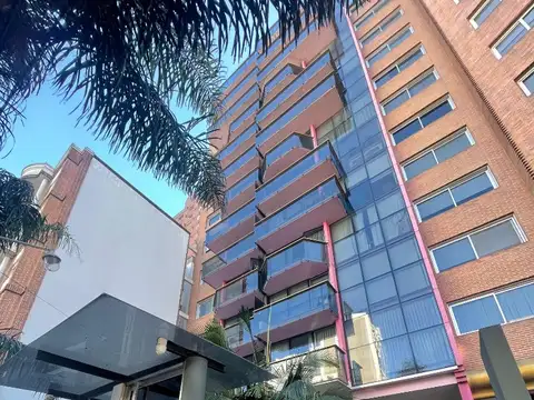 DEPARTAMENTO 2 AMBIENTES CON BALCON EN EDIFICIO DE CATEGORIA, CENTRO DE RAMOS MEJIA