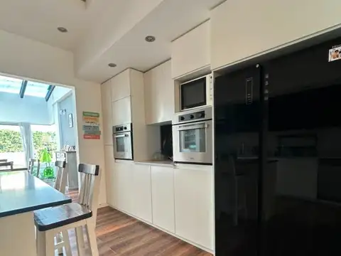 Casa en Venta con 4 cocheras