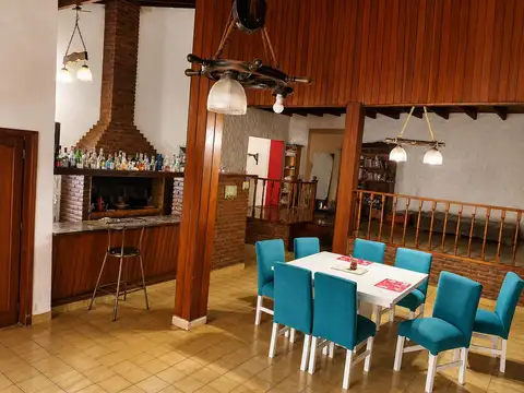 Casa en Venta con 2 cocheras