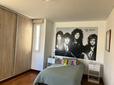 Casa 8 ambientes con 5 baños