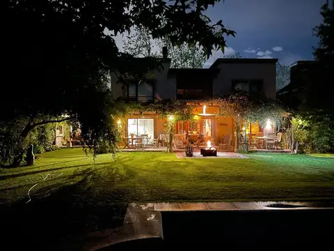 Impecable y cómoda casa en venta en el Barrio Santa Silvina, Pilar.