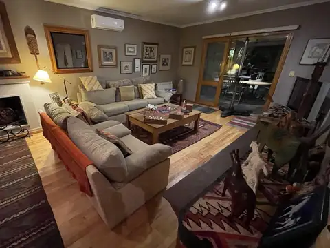 Casa 7 ambientes con 4 baños