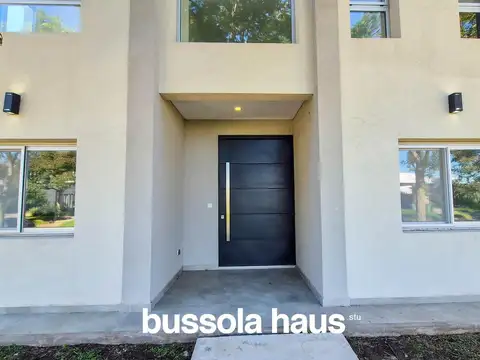 Casa 7 ambientes con 4 baños