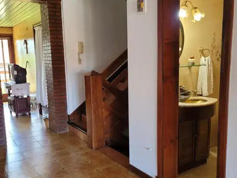 CHALET 7 AMBIENTES EN 3 PLANTAS CON QUINCHO Y GRAN PARQUE