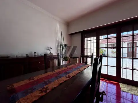 Casa 6 ambientes con 4 baños