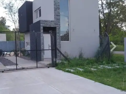 ALQUILER ANUAL  CASA EN SAN VICENTE + PISCINA