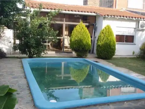 CASA MULTIFAMILAR - APTO 3 FAMILIAS -