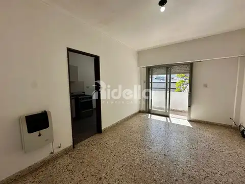 Departamento 2 dorm. con balcón — 3 ambientes — 63 y 115 — zona universitaria
