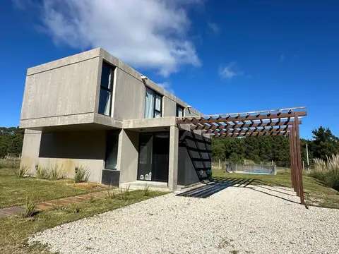 Casa en venta - 3 Dormitorios 3 Baños - Pinamar