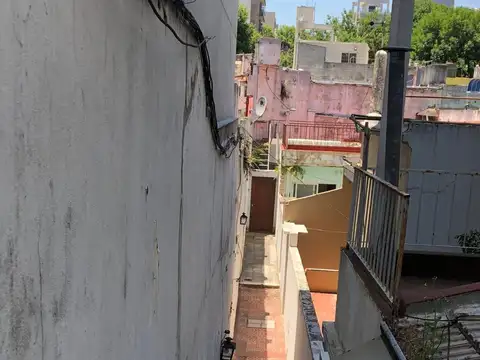 Casa 9 ambientes con 4 baños