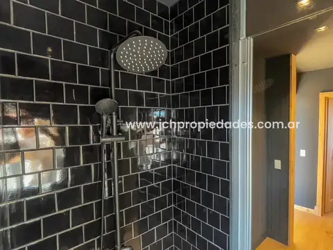 CASA CON VISTA AL LAGO EN LOMAS DEL CORRENTOSO - ANGOSTURA