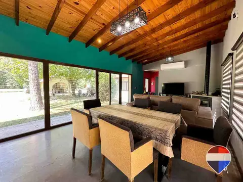 Casa 4 ambientes con 2 baños