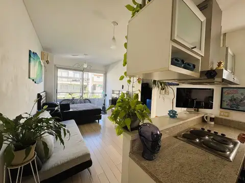 ALQUILER Departamento de 2 Ambientes con Balcón