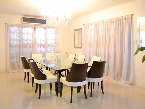 Casa en Venta con 4 cocheras