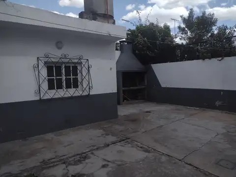 CASA COMPUESTA POR DOS DEPARTAMENTOS