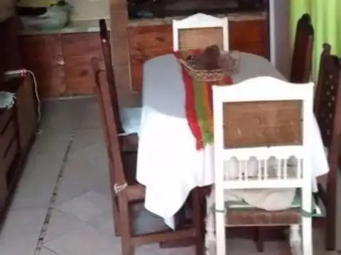 CASA EN MUY BUEN ESTADO, TIPO CASAQUINTA CON PILETA, EN Bº PARQUE PELLEGRINI 3