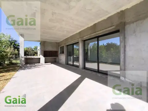 CASA EN VENTA EN LAS LOMITAS - CAMPO QUIJANO