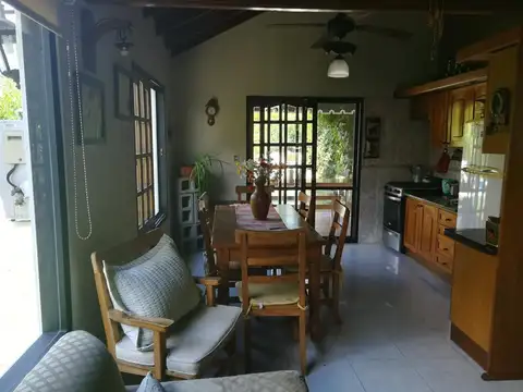 Casa 3 ambientes con 2 baños
