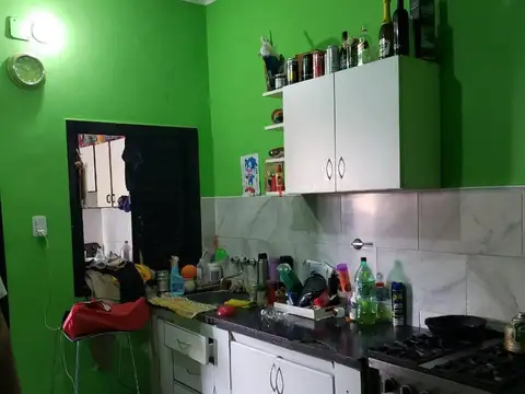 Casa en venta - 2 Dormitorios 1 Baño - 100Mts2 - Berazategui