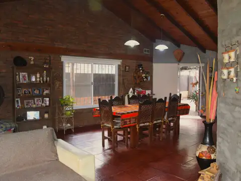 CASA EN VENTA 3 DORMITORIOS EN RICARDONE