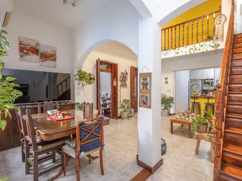 Casa 4 ambientes con 2 baños