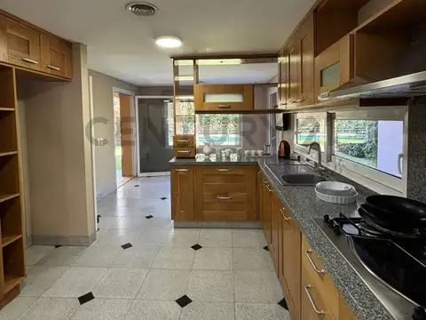 Casa 5 ambientes con 3 baños