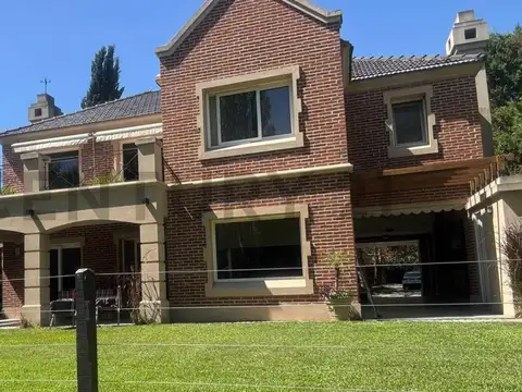 Casa en Alquiler de 3 dormitorios
