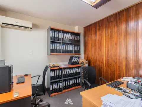 VENTA OFICINA 6 AMBIENTES EN EL CENTRO
