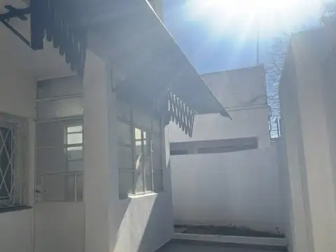 HERMOSA CASA en PH / 3 Dormitorios y cochera cerrada