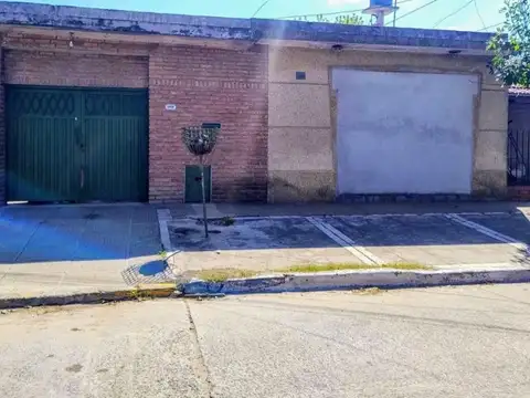 Casa en Venta con 3 cocheras