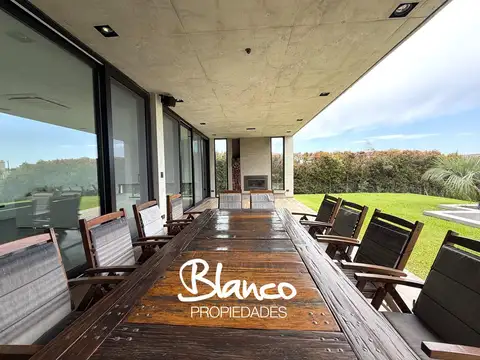 Casa en Alquiler Temporal con 2 cocheras