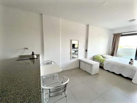 VENTA: monoambiente con balcón al frente y amenities. Barrio Echesortu, Rosario